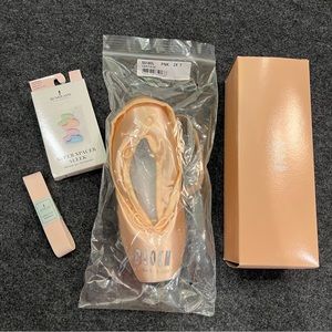 Bloch Heritage Ballet Pointe Shoes - size 7 2X